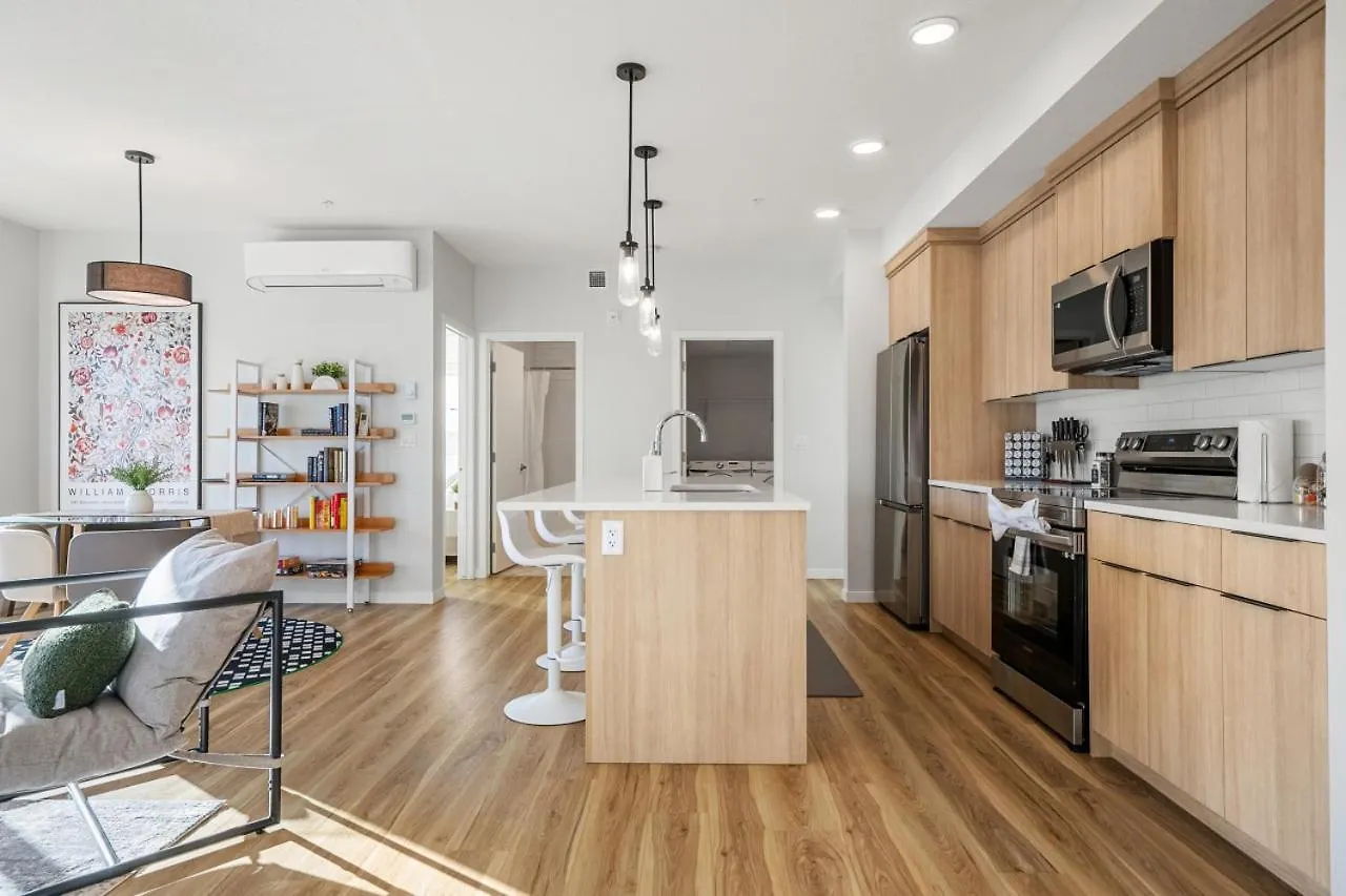 Large Open Concept Luxury Apartment With Ac, 70