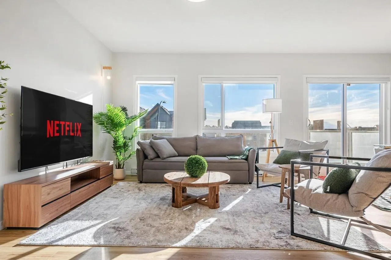 Large Open Concept Luxury Apartment With Ac, 70